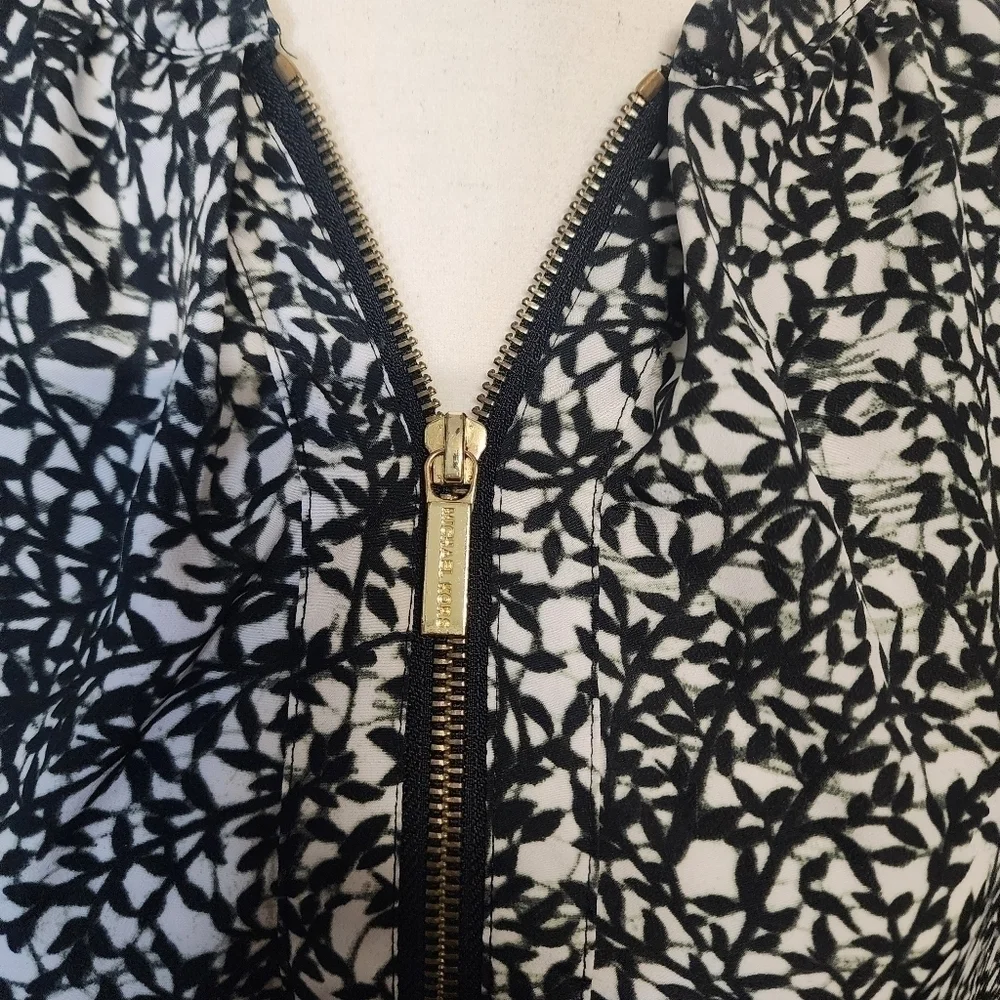 Michael Kors Black and White Womens Blouse with Gold Zipper Size 8